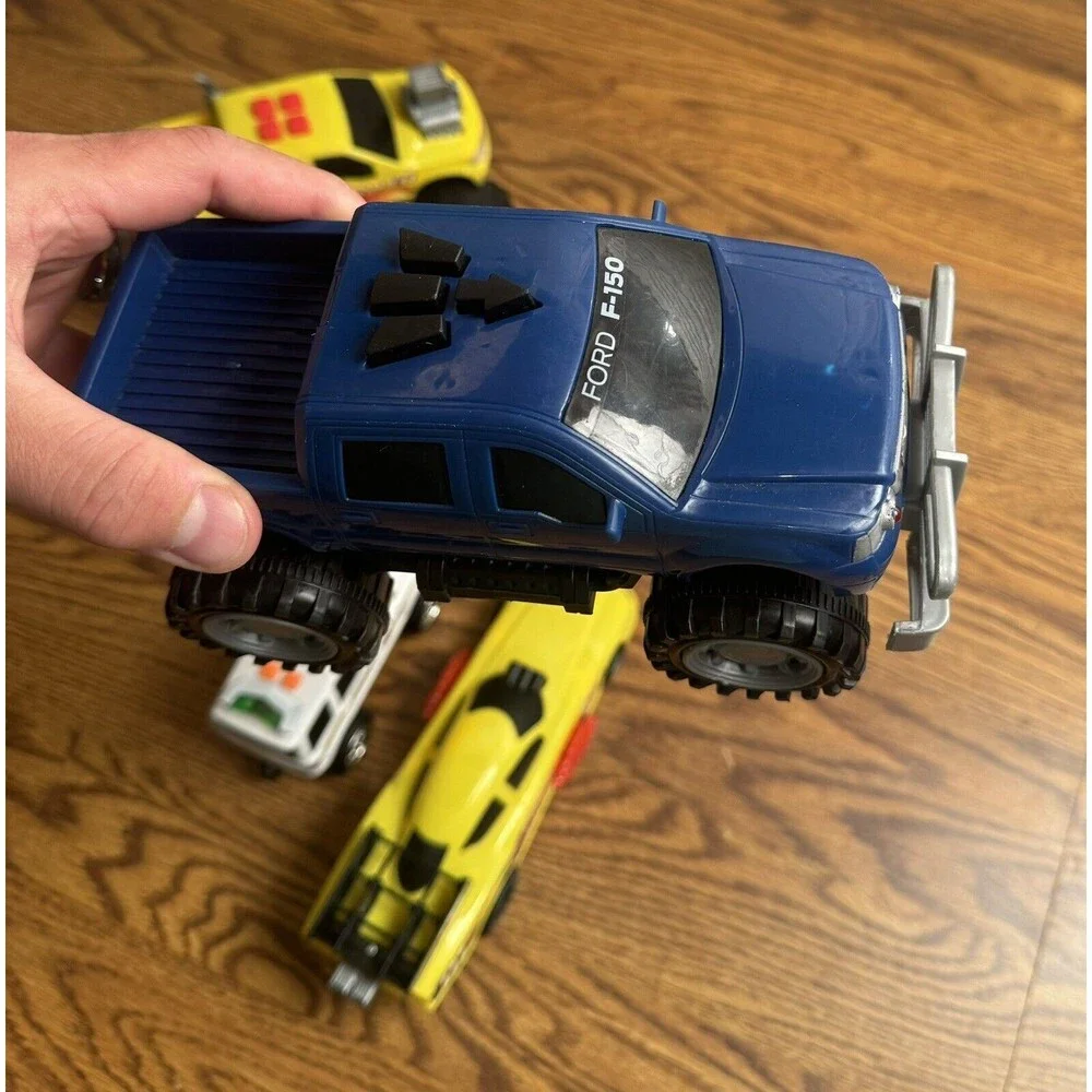 2FAST4U Vintage Yellow Monster‎ Truck Model with Sounds Lights